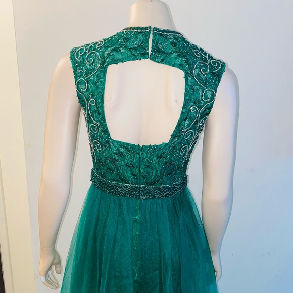 Beautiful party dress - Picture 3 of 5